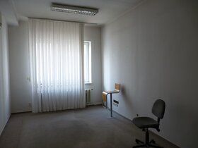 Ponúkame na predaj veľké priestory na 2. poschodí v polyfunk