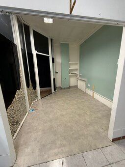 Obchodný priestor na prenájom – 18 m², Ovsištské námestie, B