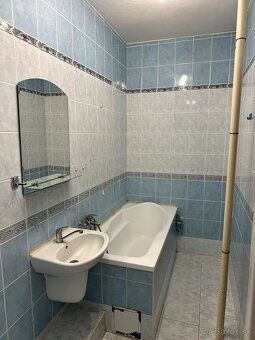 Dam do prenajmu slnecny dvojizbovy byt v tehlovej bytovke. B