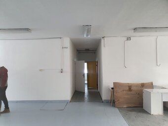 Priestory na prenájom 200 m2,administratívny, obchodný, skla