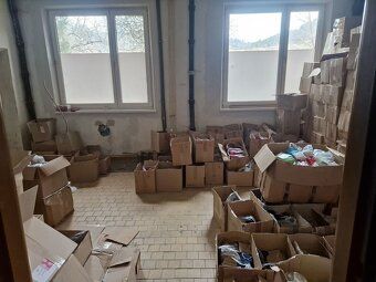 Priestory na prenájom 200 m2,administratívny, obchodný, skla