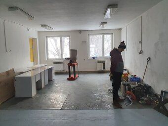 Priestory na prenájom 200 m2,administratívny, obchodný, skla