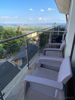 Ponúkame na predaj svetlý a vzdušný apartmán v nádhernom pro
