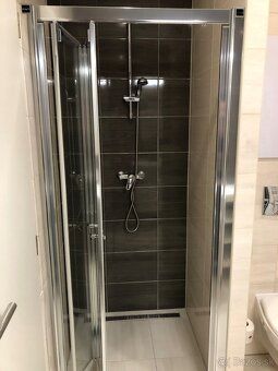 Ponúkame na predaj svetlý a vzdušný apartmán v nádhernom pro