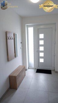 Úžitková plocha: 90 m2. Terasa 15 m2. Dom je postavený z teh