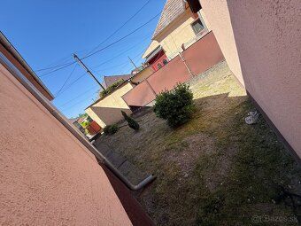 Na predaj rodinny dom: -3 izbovy -1 kuchyna -1 kupelna -1 sp