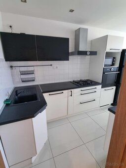 Ponúkame na prenájom zariadený 3-izbový byt o výmere 74 m²+ 