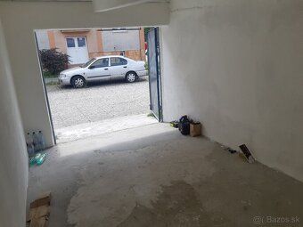 Prenajmem suchú peknú veľkú garáž v KE Juh Panelová ul. po r