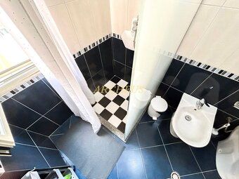 🏖️ Na predaj 3-izbový apartmán s výhľadom na more – Qerret, 