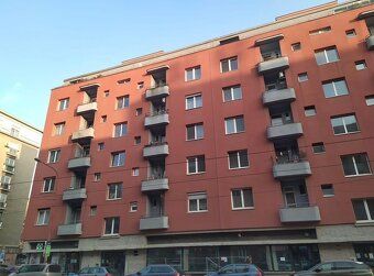 Predstavte si veľkorysý priestor priamo v pulzujúcom širšom 