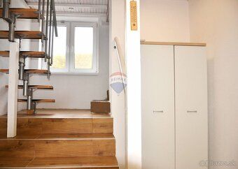 RE/MAX Vám ponúka na predaj komplet zrekonštruovaný, podpivn