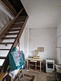 Ponúkame na predaj 4 izbový priestranný,tehlový rodinný dom 