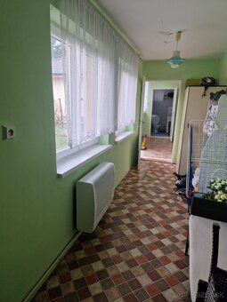 Ponúkame na predaj 4 izbový priestranný,tehlový rodinný dom 