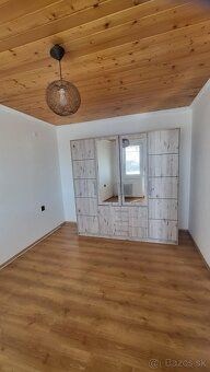 Ponúkame na predaj priestranný 3-izbový byt rozmer 61m2 v me