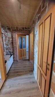 Ponúkame na predaj priestranný 3-izbový byt rozmer 61m2 v me
