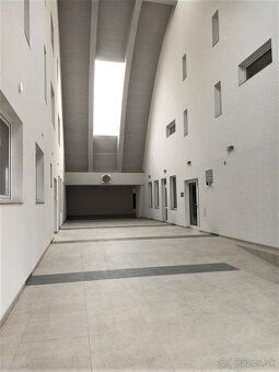 Ponúkame Vám na prenájom 2KK izbový byt Žilina, Bytčická. Pl