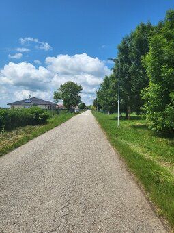 Predám pozemky 2x751m2 a 1x752m2 vhodné na výstavbu roddinýc