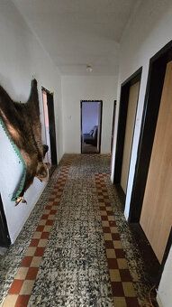 Ponúkame exkluzívne na predaj rodinný dom s veľkým pozemkom 
