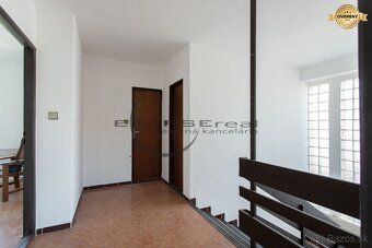 Ponúkame na predaj priestranný 6-izbový samostatne stojaci r