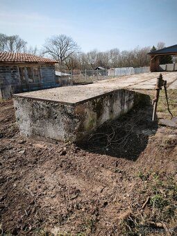 Na predaj veľkorysý pozemok s budovami. Zastrešený sklad 150