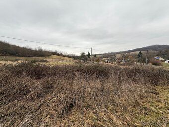 Predaj pozemku v obci Lipovany, výmera pozemku je 1124 m2, p