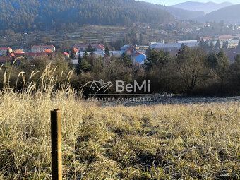 205-14-PEMO
Ponúkame na predaj slnečný pozemok priamo v mest