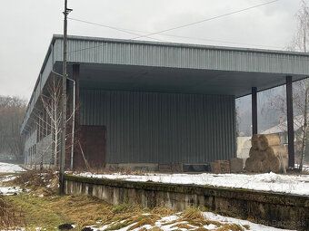 Ponúka sa na predaj výrobný-skladový priestor v obci Cinobaň