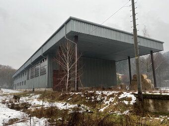 Ponúka sa na predaj výrobný-skladový priestor v obci Cinobaň