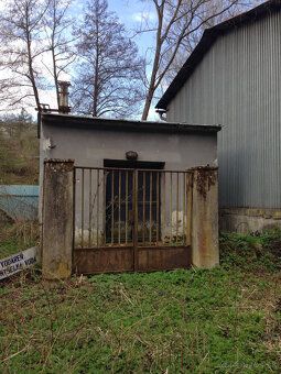 Ponúka sa na predaj výrobný-skladový priestor v obci Cinobaň