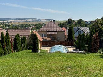Na predaj veľký, samostatne stojaci dvojgeneračný rodinný do