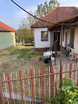 Znížená cena!!!
Na predaj: rodinný dom v malebnej obci Cered
