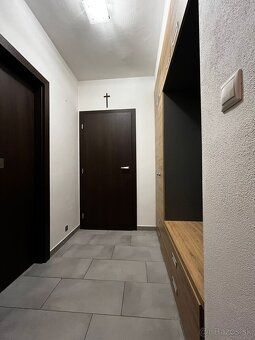 Ponúkam na prenájom moderný a kompletne zariadený 2-izbový b