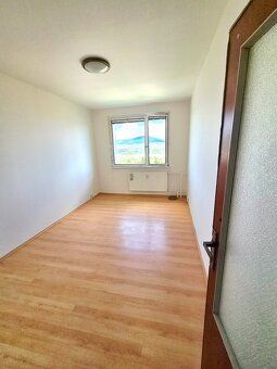 Ponúkame na predaj svetlý 3-izbový byt s výmerou 78 m² + lod
