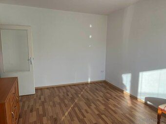 Ponúkame na prenájom útulný 1,5-izbový byt s priestrannou lo