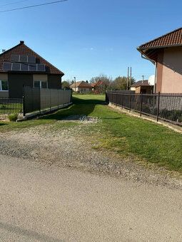 Ponúkame Vám na predaj slnečný a rovinatý pozemok v zastavan