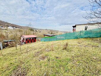 Ponúkame na predaj záhradu  o výmere 385 m2 s chatkou - zast