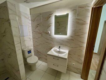 Ponúkame na predaj moderný 2-izbový apartmán v novostavbe (a