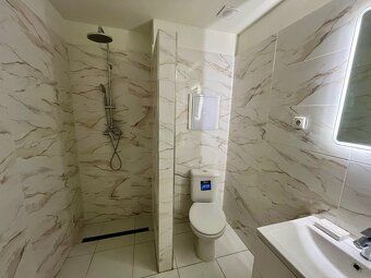 Ponúkame na predaj moderný 2-izbový apartmán v novostavbe (a