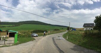 Ponúkame na predaj pozemok v obci Chmeľovec, prístup z obecn