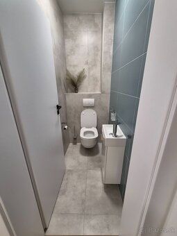 Dam do prenajmu 2 izbovy byt Cena 700,- mesačne vratane ener