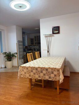Exclusive opportunity to rent a spacious 5-room apartment in
