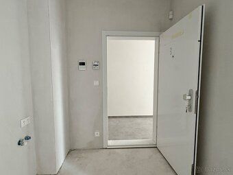 Priamo v centre kúpeľného mesta Turčianske Teplice vyrástol 