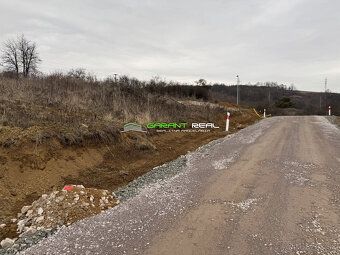 Ponúkame na predaj stavebný pozemok o výmere 1367 m2, lokali