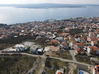 Predávame stavebný pozemok, na ktorom sa už začalo s výstavb