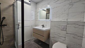Na vynikajúcej lokalite, 100 metrov od pláže, sú na predaj a