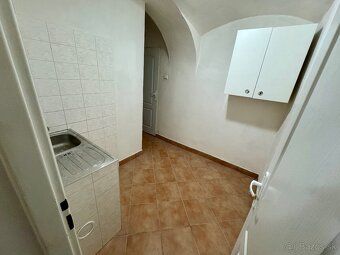 Ponúkame na prenájom zrekonštruované obchodné priestory o vý