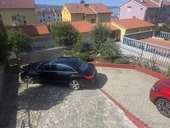 Tento moderný byt sa nachádza v srdci Crikvenice, len pár kr