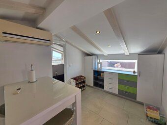 Predávame moderný dvojpodlažný byt s celkovou plochou 104 m²