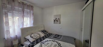 Byt v novšej budove sa nachádza v tichej oblasti Crikvenice,