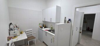 Atraktívny komerčný priestor na predaj, nachádzajúci sa na p